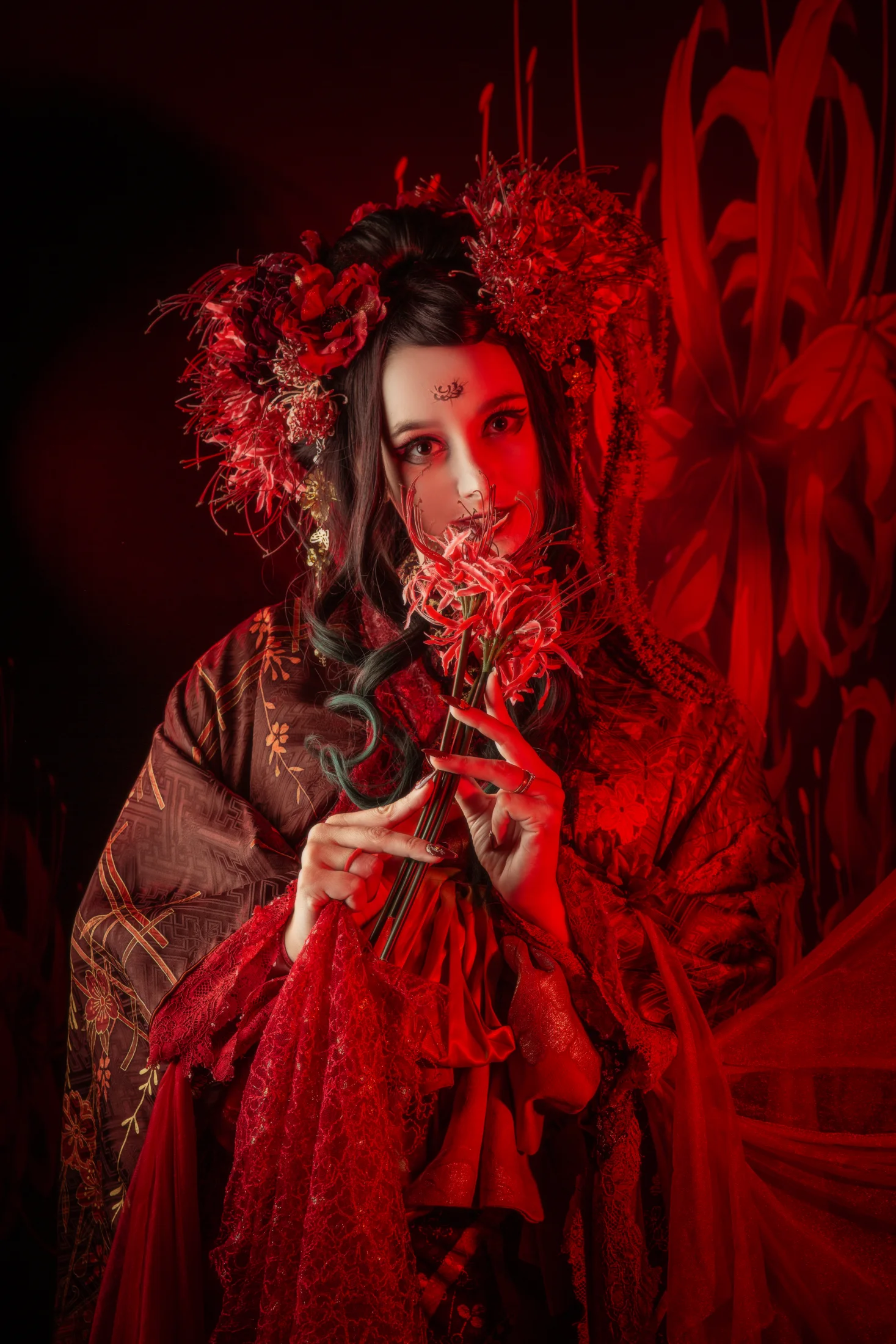 Portrait artistique de Cécile en kimono rouge lors d’un shooting au Japon